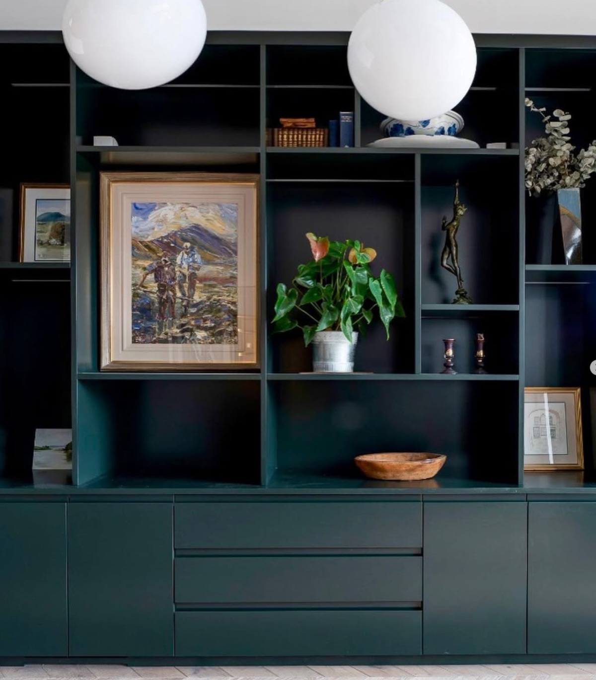 Deep green built-in shelving